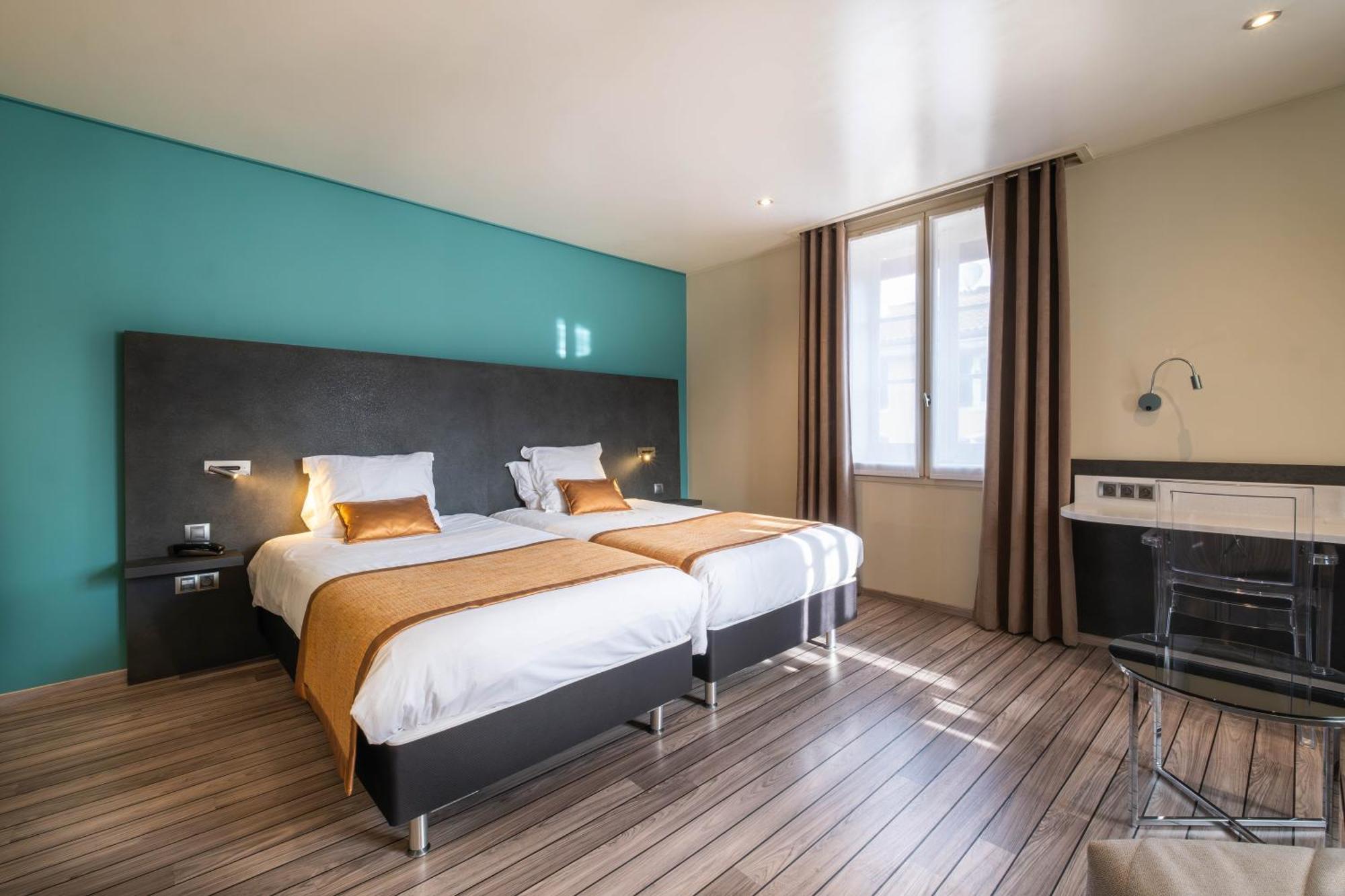 Logis Hotel De Bourgogne - Macon Bagian luar foto