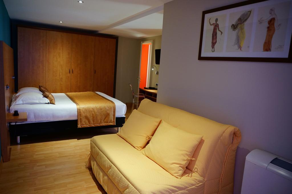 Logis Hotel De Bourgogne - Macon Bagian luar foto