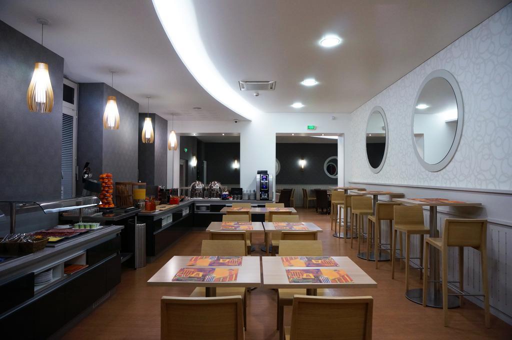 Logis Hotel De Bourgogne - Macon Bagian luar foto