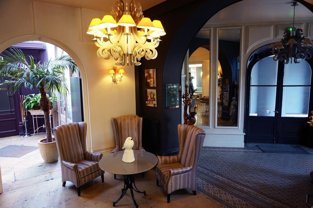 Logis Hotel De Bourgogne - Macon Bagian luar foto