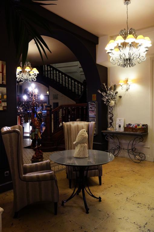 Logis Hotel De Bourgogne - Macon Bagian luar foto