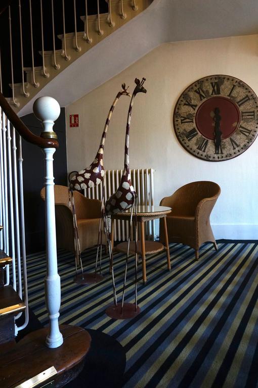 Logis Hotel De Bourgogne - Macon Bagian luar foto